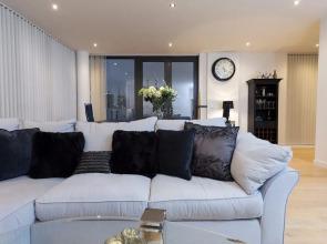 2 Bedroom Penthouse in Canada Water With Balcony