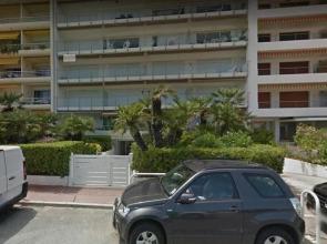 Sea View Flat, beach access by GuestReady