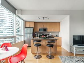 Stylish 1BR in Heart of City 2204