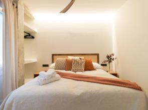 Amplio y moderno apartamento con tarima refrescante by Staynnapartments