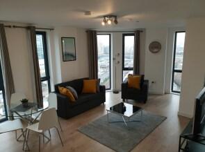 Canary Wharf - Thames View