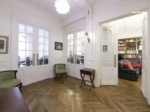 Champs-Elysees Hideaway