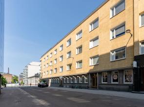 1BR Downtown Apt with Sauna, Hosts up to 8 Guests