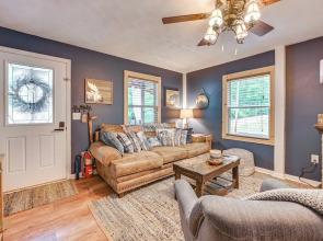 Murray Cabin w/ Hot Tub: Walk to Kentucky Lake!