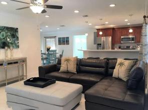 Beautiful Villa, Family Friendly, Access to Dock