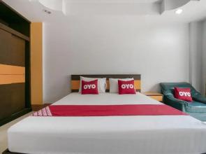 4 Men Court by OYO Rooms