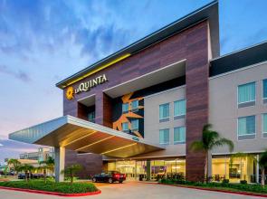 La Quinta Inn & Suites by Wyndham McAllen Convention Center