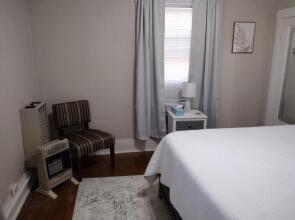 Cherry Street Vintage Apartment-Free Parking!