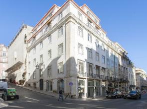 JOIVY Gorgeous 2-bed home, 3 mins from Lisbon Cathedral