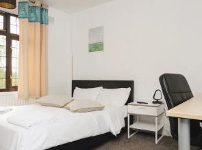 Room in Guest Room - Big Double Room in Coventry
