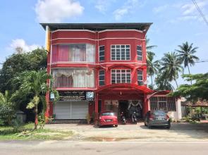 OYO 89653 Anisaa Inn