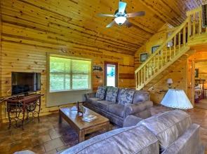 Dream Valley Mountain View Cabin w/ Covered Porch!