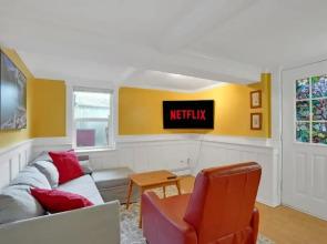 The Artsy Saloon in Vancouver