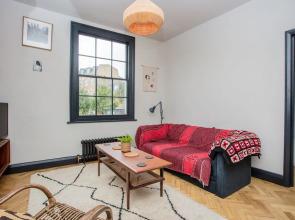 Stunning 2 Bedroom House in De Beauvoir Town