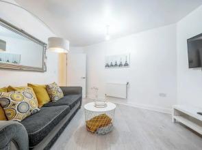 Impressive Central London Balcony Apartment