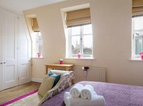 Large 1-bedroom Right Next to Oxford Street