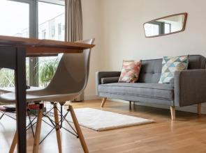 Stylish 2 Bedroom Flat With Balcony