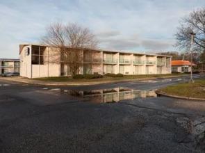 Howard Johnson Inn - Commack