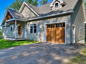 Covered Deck, Grill & Game Room: Gilford House!