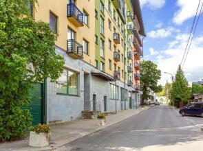 #stayhere - Spacious & Bright 1BDR Apartment Shopping District