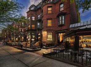 Maverick Suites at 245 Newbury St