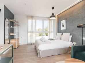 Arturo Soria Stays by Charming