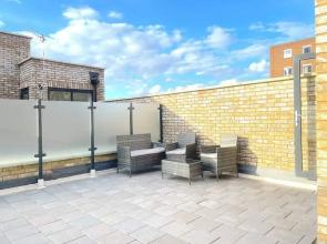 Cosy Modern Townhouse, 5mins to Tube, 02, Excel