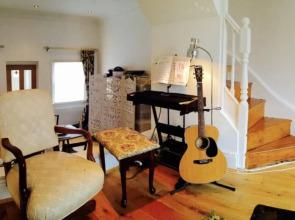 NEW Charming 1BD House With Patio in London