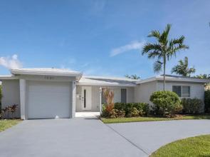 Amazing! 3br 2ba Sofa Bed, Near Beach, Heated Pool, Full Kitchen, WiFI, Patio, BBQ, Private Yard, Peaceful Neighborhood