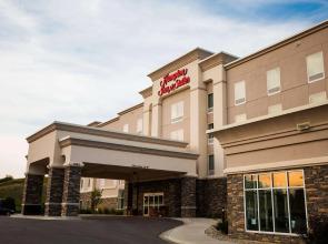 Hampton Inn & Suites Minot Airport