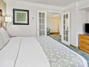 La Quinta Inn & Suites by Wyndham Ft. Lauderdale Airport