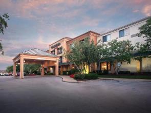 Courtyard Lexington South/Hamburg Place