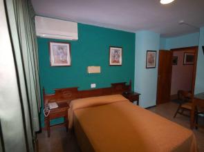 Vintage Hotel Mercedes