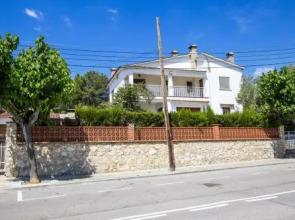 Casa De Vacaciones "CAL VIVES"