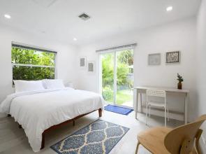 Bright Comfortable Apt in Victoria Park