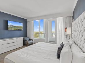 Luxury apt with Bay View at Miami Beach