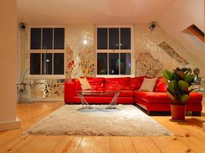 Stunning and Arty Penthouse Flat near Borough Mark