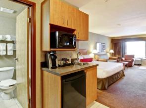 Ramada by Wyndham Ponoka