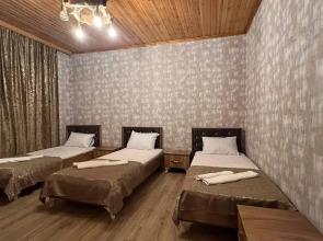 Cozy House With Swimming Pool Near City Center