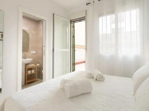 Bordador Central Courtyard by Valcambre