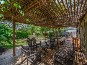 Wonderful 2BR House with Canal Access