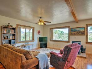 Cozy Henrieville Cabin: 18 Mi to Bryce Canyon NP!
