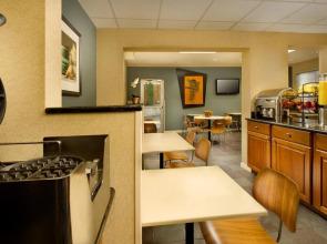 Silver Cloud Inn Portland