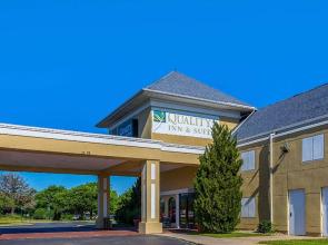 Quality Inn & Suites Coldwater Area