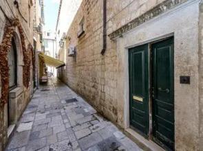 Stradun View En Suite Rooms & Studio