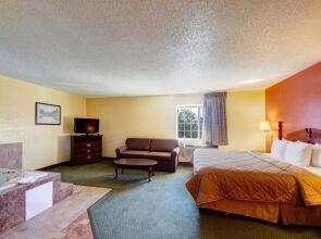 Rodeway Inn and Suites Airport Tulsa