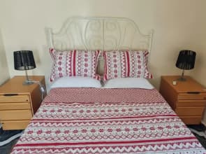 4 Bed House Sleeps 8 - Garden and Pets Welcome
