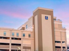 Comfort Inn & Suites Newark Liberty International Airport