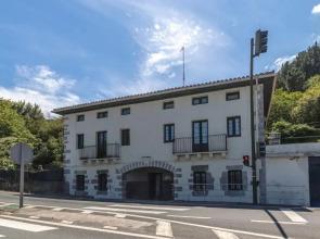 Antigua casa de escritor junto a la playa