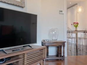 Stunning 2 Bedroom Flat in Converted Church in Bethnal Green